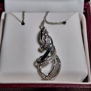 Elegant Silver Pendant Necklace